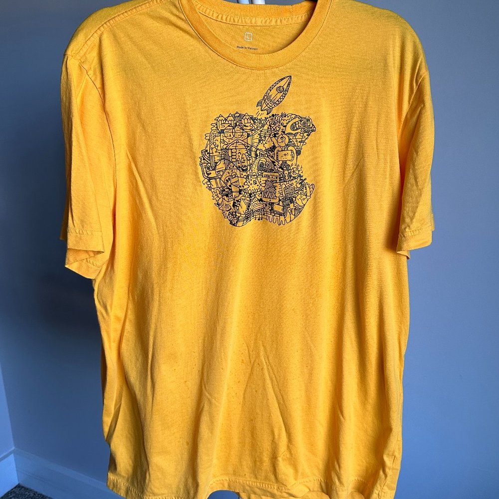 Apple store graphic tee size Large